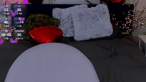 jeanniefox_ online show from February 19, 2:12 pm