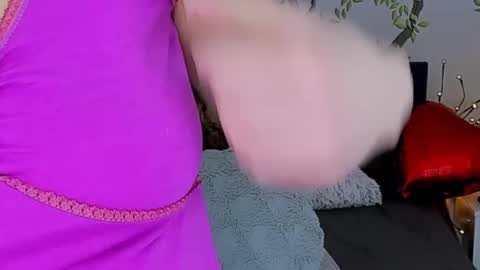 jeanniefox_ online show from February 11, 1:51 pm