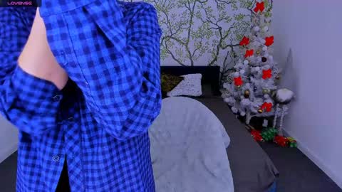 jeanniefox_ online show from December 15, 2:48 pm