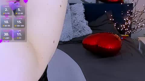 jeanniefox_ online show from February 25, 2:26 pm