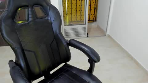 jeins_22 online show from December 12, 4:04 am