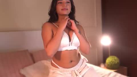 Isabella online show from February 10, 11:45 pm