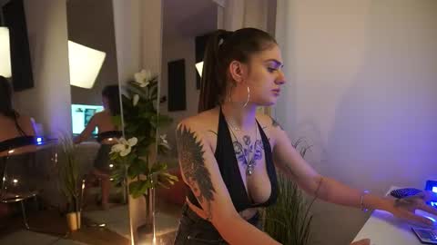jeniffer_foxx online show from September 17, 5:05 am