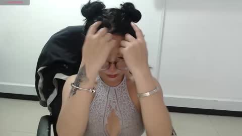 Snapshot of jenn_cg chatting on October 23, 4:24 pm jenn online show from October 23, 4:24 pm