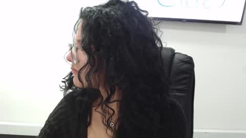 jenn online show from January 7, 10:57 pm