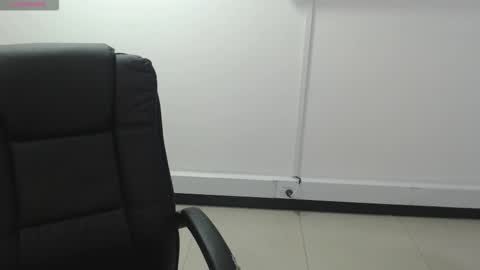 Snapshot of jenn_cg chatting on October 9, 9:41 pm jenn online show from October 9, 9:41 pm