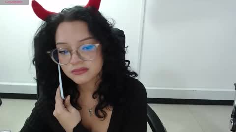 Snapshot of jenn_cg chatting on October 2, 6:46 pm jenn online show from October 2, 6:46 pm