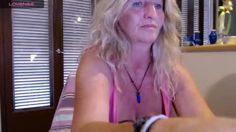 Snapshot of jennadeluxe chatting on October 6, 11:05 am Jenna online show from October 6, 11:05 am