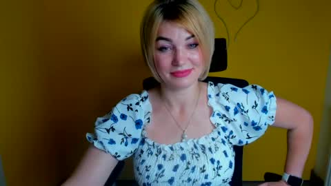 Jennifer online show from August 3, 11:38 am