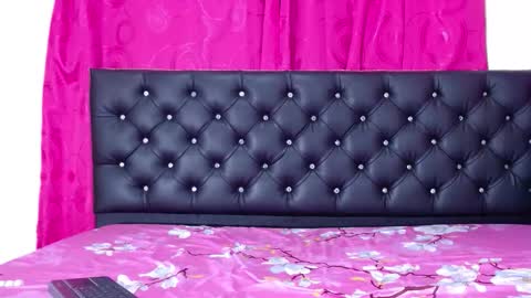 Snapshot of jennifer_hotx chatting on October 18, 10:40 am Sara online show from October 18, 10:40 am