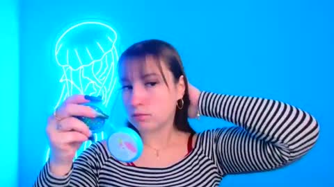 Jennifer online show from December 22, 6:28 am