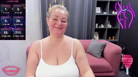 Snapshot of jenniferlight chatting on February 6, 8:45 pm Jennifer online show from February 6, 8:45 pm