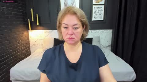 Snapshot of jenniferlight chatting on February 22, 1:12 pm Jennifer online show from February 22, 1:12 pm