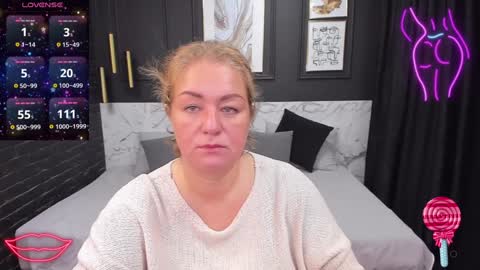Snapshot of jenniferlight chatting on December 8, 8:25 pm Jennifer online show from December 8, 8:25 pm