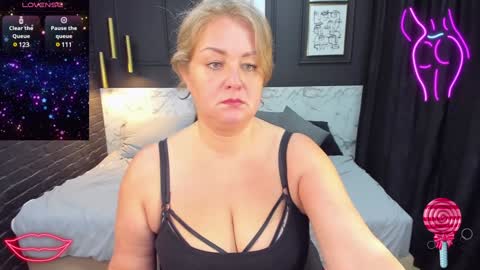 Snapshot of jenniferlight chatting on January 18, 11:11 pm Jennifer online show from January 18, 11:11 pm