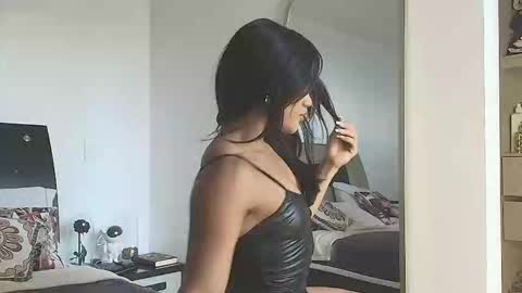 Jenn online show from November 27, 6:33 pm