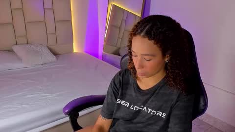 Snapshot of jenny__lawrence chatting on October 26, 8:15 pm jenny__lawrence online show from October 26, 8:15 pm