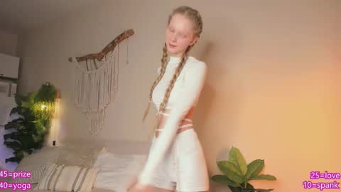 Jenny  online show from December 17, 8:35 pm