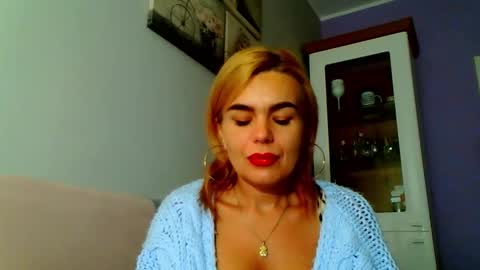 Snapshot of jenny_play1 chatting on December 4, 8:23 am Jenny online show from December 4, 8:23 am