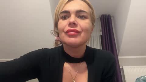 Snapshot of jenny_play1 chatting on February 2, 6:20 pm Jenny online show from February 2, 6:20 pm