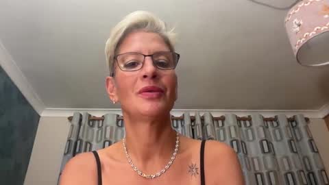 Snapshot of jennyhazel69 chatting on September 22, 8:29 pm JennyHazel online show from September 22, 8:29 pm