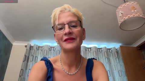 Snapshot of jennyhazel69 chatting on October 20, 2:42 pm JennyHazel online show from October 20, 2:42 pm