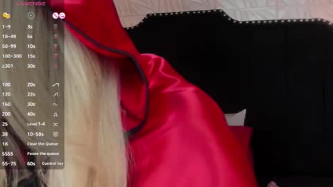 Snapshot of jennyrouse chatting on October 31, 12:20 pm  Jenny  online show from October 31, 12:20 pm