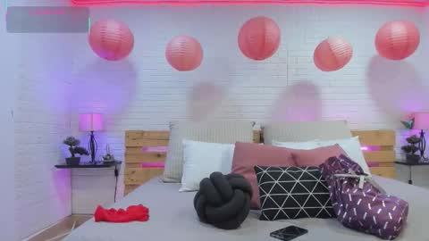 Angela online show from September 22, 11:30 am