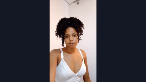 Bella online show from February 15, 1:43 pm