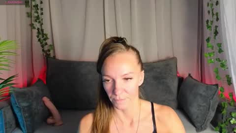 Snapshot of jesica_moon_peachy chatting on September 21, 1:59 am jesica_moon_peachy online show from September 21, 1:59 am