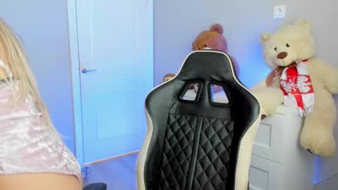 jess1ca_rabb1t online show from January 16, 7:49 am