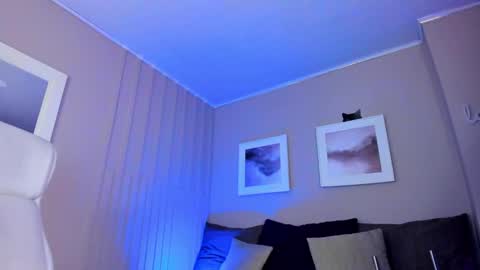Snapshot of jess69_ chatting on December 17, 6:53 pm Jessie online show from December 17, 6:53 pm