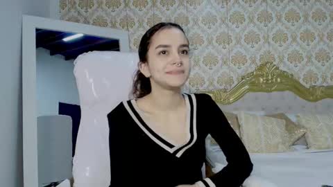 jessb_ online show from October 4, 7:40 pm