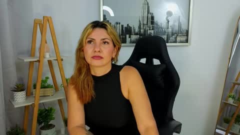 bella  adams online show from September 30, 8:03 pm