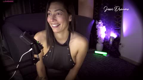 Snapshot of jessi_dreams chatting on October 9, 3:21 am Jessica Gomez online show from October 9, 3:21 am