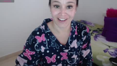 Snapshot of jessi_robertss chatting on December 4, 12:58 pm jessica online show from December 4, 12:58 pm