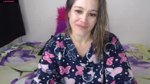 Snapshot of jessi_robertss chatting on February 15, 10:10 pm jessica online show from February 15, 10:10 pm