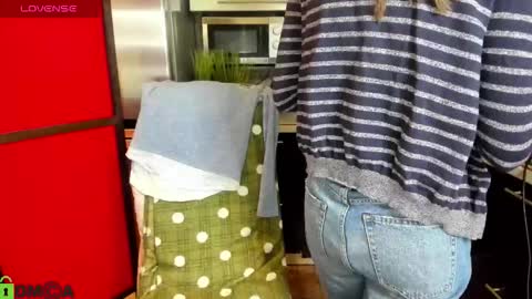 jessicaforris online show from September 24, 7:40 am