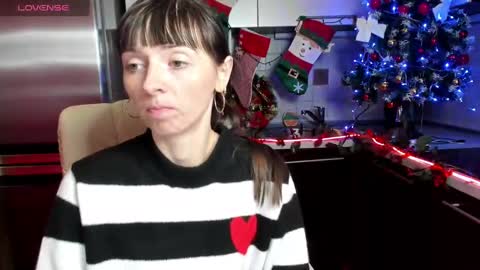 jessicaforris online show from December 3, 9:09 am