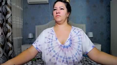 Snapshot of jessicalove20 chatting on October 27, 11:39 am single mommy online show from October 27, 11:39 am