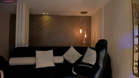 Snapshot of jessicawilliams1 chatting on October 31, 9:57 am JESS online show from October 31, 9:57 am