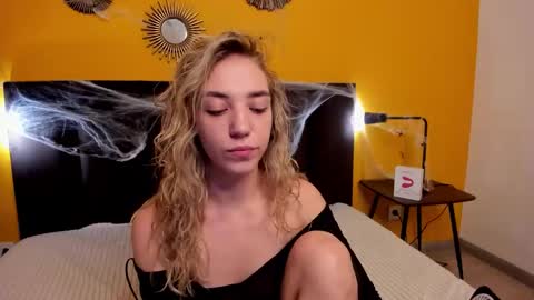 Snapshot of jessie_curlyy chatting on October 19, 2:46 am Jessie online show from October 19, 2:46 am