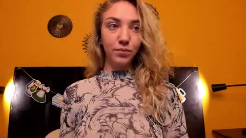 Snapshot of jessie_curlyy chatting on September 27, 2:30 am Jessie online show from September 27, 2:30 am