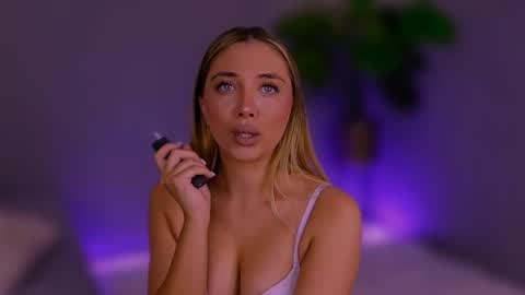 jessiellle online show from October 2, 6:18 am