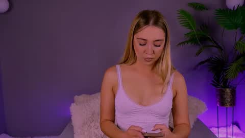 jessiellle online show from October 23, 7:03 am