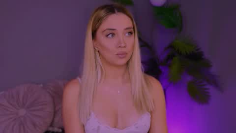 jessiellle online show from November 10, 11:05 am