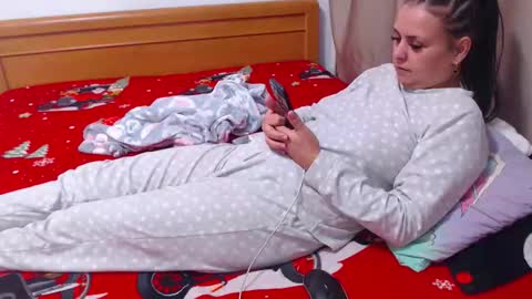 Snapshot of jessiestar3 chatting on October 18, 1:30 am jessiestar3 online show from October 18, 1:30 am