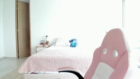    online show from December 22, 3:44 pm