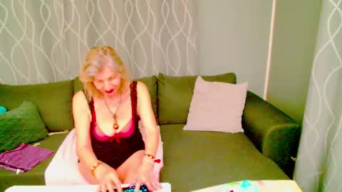 jessy curt online show from October 15, 8:11 pm