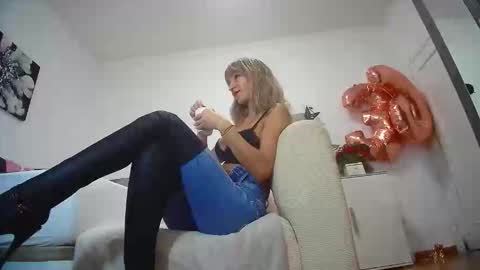 Snapshot of jesyruby21 chatting on October 22, 8:30 am jesy online show from October 22, 8:30 am